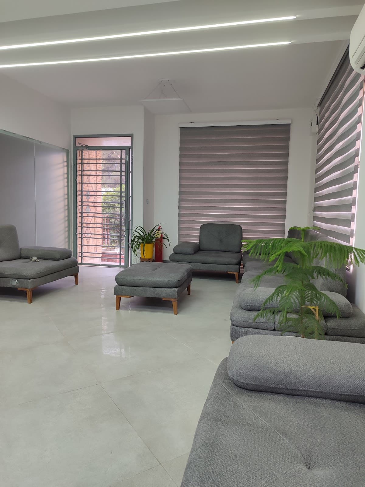 Taj dental clinic 24h درمانگاه دندانپزشکی شبانه روزی تاج 3