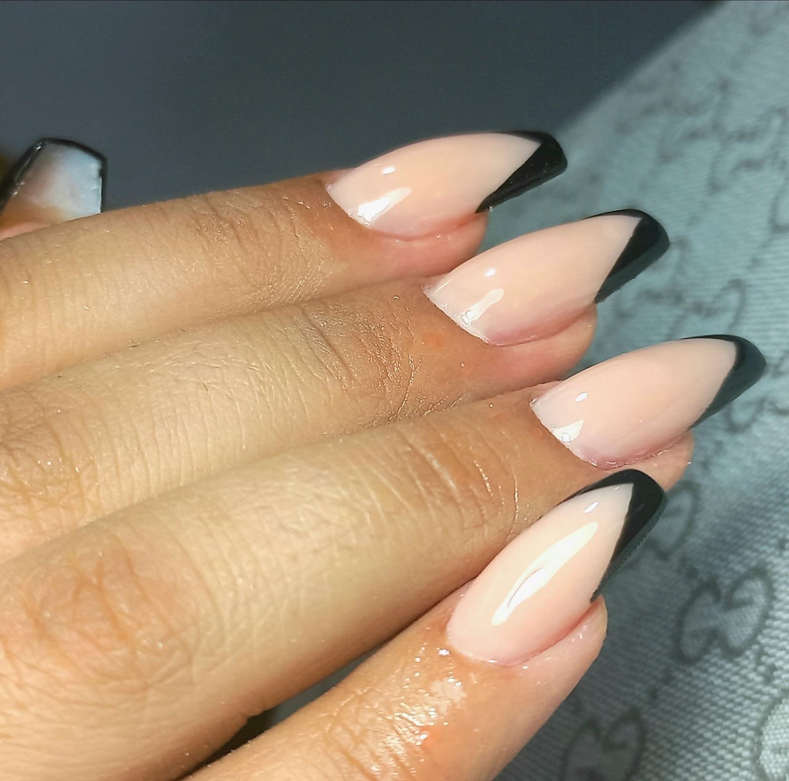 آرایشگاه چشم ارا 4