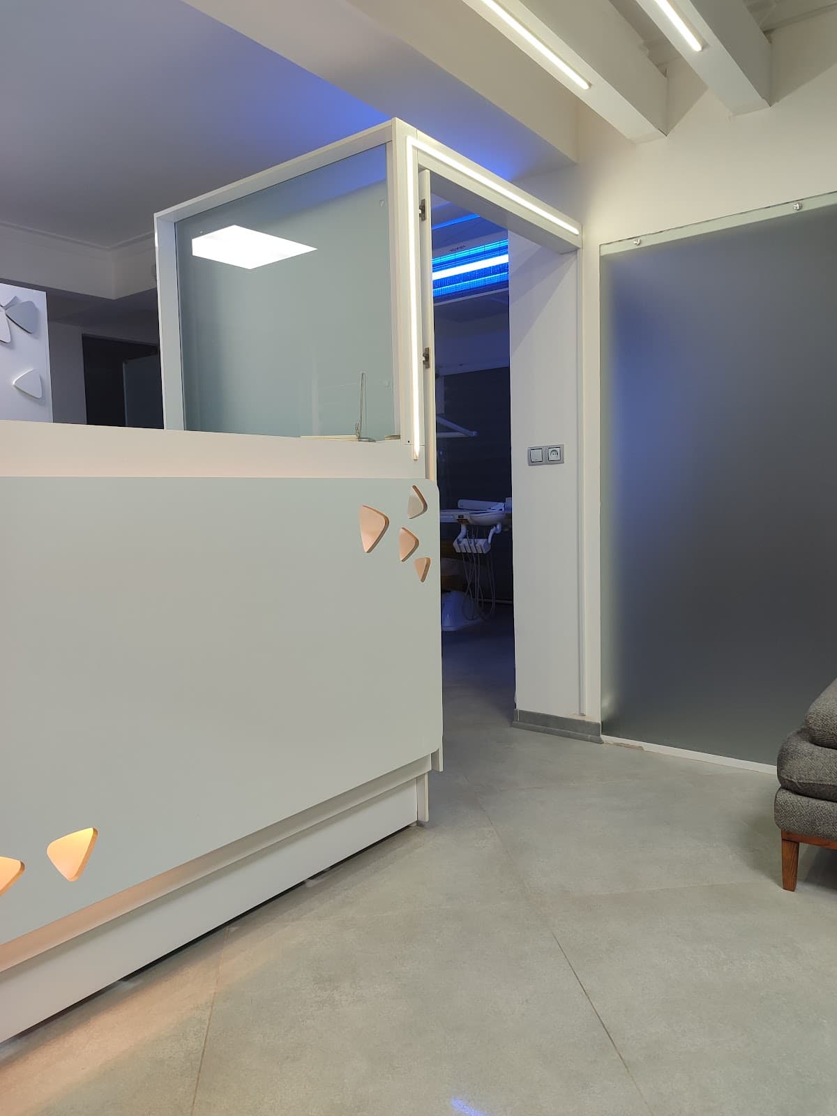 Taj dental clinic 24h درمانگاه دندانپزشکی شبانه روزی تاج 2